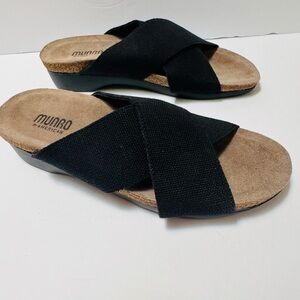 Munro Women's Black Walking Wedge Sandals Size 7.5 M,   NWOT